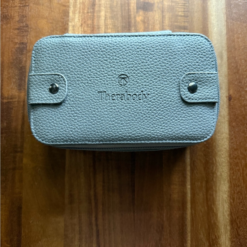 United Polaris Therabody Amenity Kit in Gray (opened, unused. Full complete kit)